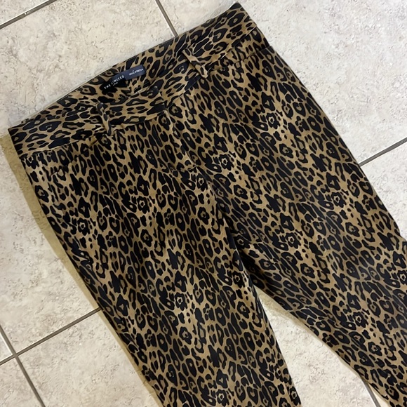 The Limited size 6 Ideal Stretch leopard print crop pants - Picture 2 of 7